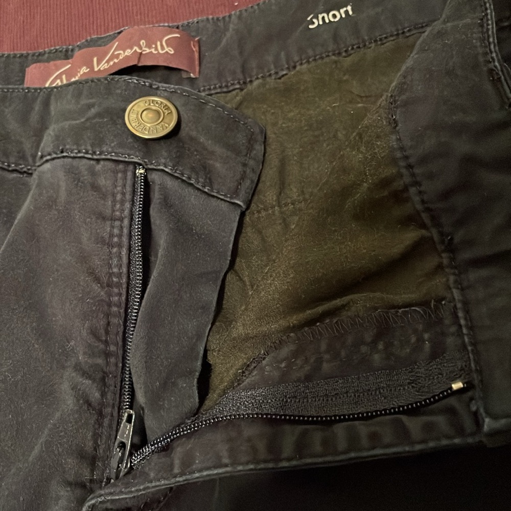Gloria Vanderbilt size 8 navy shorts - Picture 4 of 5
